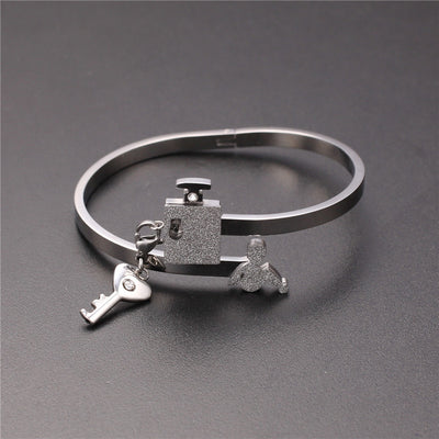 Matching Bracelets for Couples with Lock and Key Couple Bracelet Chimatch